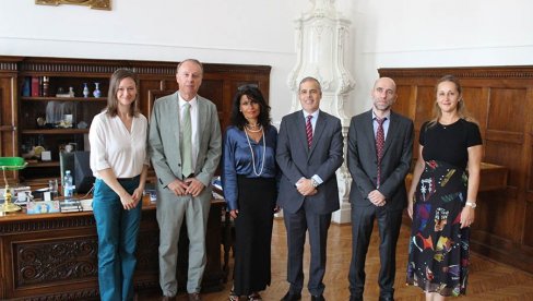 LAKŠE UČENJE PORTUGALSKOG JEZIKA: Potpisna ankes o saradnji sa univerzitetom Kamoiš iz Portugala LAKŠE UČENJE PORTUGALSKOG JEZIKA: Potpisna ankes o saradnji sa univerzitetom Kamoiš iz Portugala