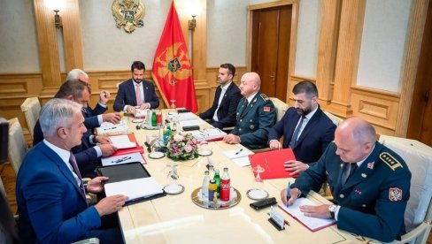 VOJSKA CRNE GORE BEZ KOMANDANTA? Šef države Jakov Milatović kaže da je o penzionisanju Lazarevića saznao iz medija VOJSKA CRNE GORE BEZ KOMANDANTA? Šef države Jakov Milatović kaže da je o penzionisanju Lazarevića saznao iz medija