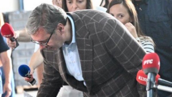 ВЕЛИКА НАЈАВА ВУЧИЋА: Ако хоћете да правите фабрику, и пола пара ћете добити од државе ВЕЛИКА НАЈАВА ВУЧИЋА: Ако хоћете да правите фабрику, и пола пара ћете добити од државе