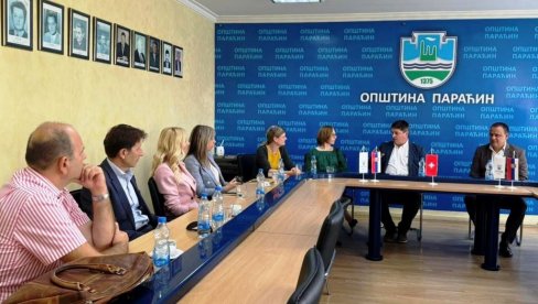 NOVI MOSTOVI GLAVNA TEMA: Delegacija iz Švajcarske posetila Paraćin (FOTO) NOVI MOSTOVI GLAVNA TEMA: Delegacija iz Švajcarske posetila Paraćin (FOTO)