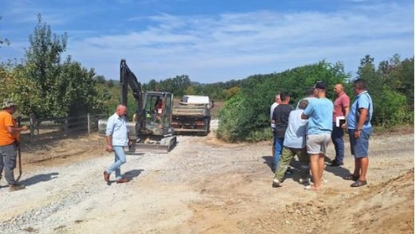 ПОГЛЕДАЈТЕ: Теку радови у селима општине Осечина (ФОТО) ПОГЛЕДАЈТЕ: Теку радови у селима општине Осечина (ФОТО)