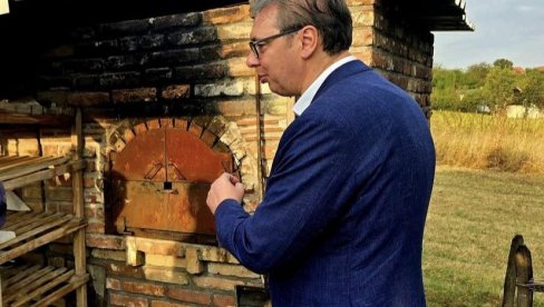 ВУЧИЋ У ЕТНО-СЕЛУ ТРШИЋ: Теку припреме за вечеру са нашим драгим пријатељима, амбасадорима арапских земаља ВУЧИЋ У ЕТНО-СЕЛУ ТРШИЋ: Теку припреме за вечеру са нашим драгим пријатељима, амбасадорима арапских земаља