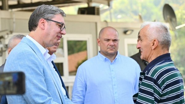 ОДМАХ РЕШИТЕ ТО Вучићу пришао мештанин Доње Трешњице, председник муњевито реаговао (ФОТО) ОДМАХ РЕШИТЕ ТО Вучићу пришао мештанин Доње Трешњице, председник муњевито реаговао (ФОТО)