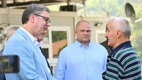 ODMAH REŠITE TO Vučiću prišao meštanin Donje Trešnjice, predsednik munjevito reagovao (FOTO) ODMAH REŠITE TO Vučiću prišao meštanin Donje Trešnjice, predsednik munjevito reagovao (FOTO)
