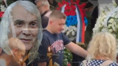 DEČAK PLAČE NAD BORINIM KOVČEGOM: Kad je Čorba počela, otac mu se rodio, ali ga je pogodilo - jer pesme ne znaju za godine DEČAK PLAČE NAD BORINIM KOVČEGOM: Kad je Čorba počela, otac mu se rodio, ali ga je pogodilo - jer pesme ne znaju za godine