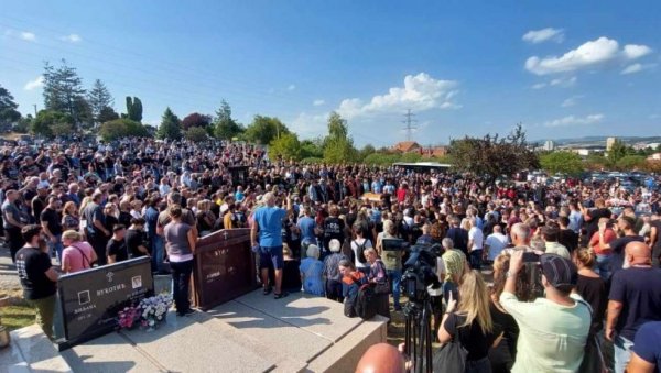 ВУЧИЋ СТИГАО У ЉУБОВИЈУ: Обећао грађанима да ће причати о свему што је важно за читаво Подриње ВУЧИЋ СТИГАО У ЉУБОВИЈУ: Обећао грађанима да ће причати о свему што је важно за читаво Подриње