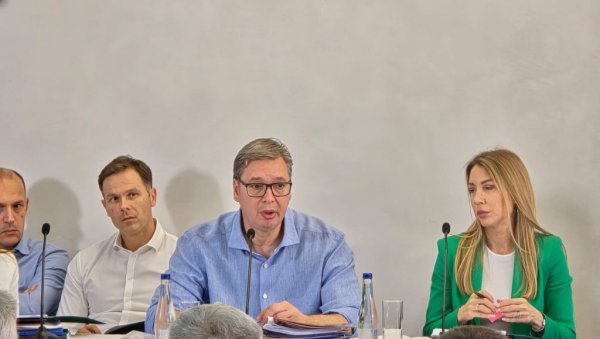РАЗГОВОРИ ТРАЈАЛИ ВИШЕ ОД 8 САТИ - ВУЧИЋ СА НАРОДОМ О ЛИТИЈУМУ: Јасна питања председника РиоТинту - да ли гарантујете чистоћу наше воде РАЗГОВОРИ ТРАЈАЛИ ВИШЕ ОД 8 САТИ - ВУЧИЋ СА НАРОДОМ О ЛИТИЈУМУ: Јасна питања председника РиоТинту - да ли гарантујете чистоћу наше воде