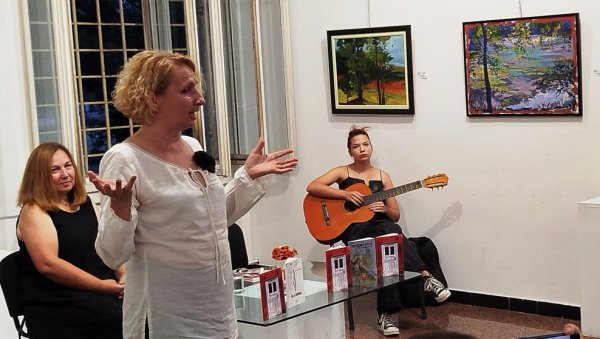 ЉУБАВ, ЕМОЦИЈА, ЕРОТИКА: Вечне теме у новој песничкој књизи Биљане Станисављевић (ФОТО) ЉУБАВ, ЕМОЦИЈА, ЕРОТИКА: Вечне теме у новој песничкој књизи Биљане Станисављевић (ФОТО)