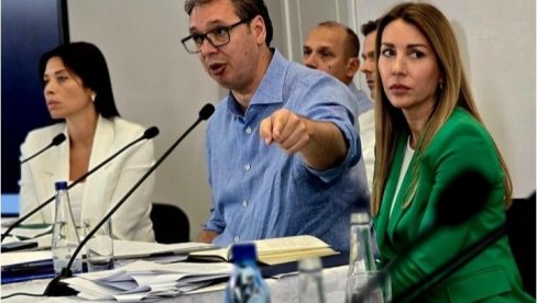 VELIKI, PRAVI ČOVEK, U PRAVO, TEŠKO VREME-VUČIĆ: Transparent koji govori sve (FOTO) VELIKI, PRAVI ČOVEK, U PRAVO, TEŠKO VREME-VUČIĆ: Transparent koji govori sve (FOTO)