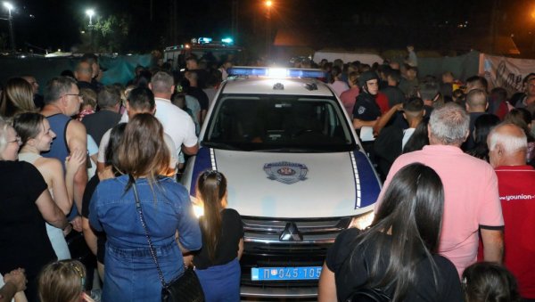 СМЕДЕРЕВСКА ТВРЂАВА ИСПРАЖЊЕНА, ПОЛИЦИЈА ПРЕТРАЖУЈЕ ТЕРЕН ЗБОГ ДОЈАВЕ О БОМБИ: Лажна дојава? СМЕДЕРЕВСКА ТВРЂАВА ИСПРАЖЊЕНА, ПОЛИЦИЈА ПРЕТРАЖУЈЕ ТЕРЕН ЗБОГ ДОЈАВЕ О БОМБИ: Лажна дојава?