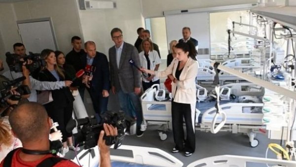 НОВА БОЛНИЦА У ЛОЗНИЦИ ИЗГЛЕДА ФЕНОМЕНАЛНО Вучић поручио - Од здравља људи не постоји ништа прече (ФОТО) НОВА БОЛНИЦА У ЛОЗНИЦИ ИЗГЛЕДА ФЕНОМЕНАЛНО Вучић поручио - Од здравља људи не постоји ништа прече (ФОТО)