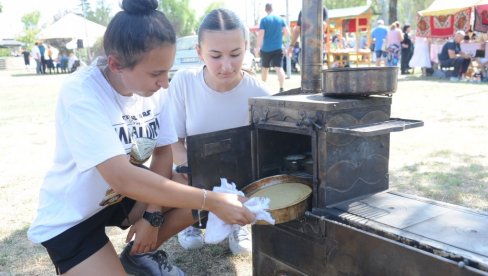PROJA - NARODNA ĐAKONIJA: U selu Ratina kod Kraljeva održana tradicionalna kulinarska smotra PROJA - NARODNA ĐAKONIJA: U selu Ratina kod Kraljeva održana tradicionalna kulinarska smotra