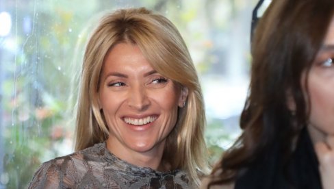 БЛИСТА У БЕЛОМ: Анђелка објавила срећне вести, фотографија ИЗ ЦРКВЕ разнежила све (ФОТО) БЛИСТА У БЕЛОМ: Анђелка објавила срећне вести, фотографија ИЗ ЦРКВЕ разнежила све (ФОТО)