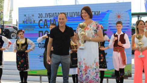 ZAVRŠEN ŠUMADIJSKI SAJAM POLJOPRIVREDE: Dodeljeni pehari i nagrade ZAVRŠEN ŠUMADIJSKI SAJAM POLJOPRIVREDE: Dodeljeni pehari i nagrade
