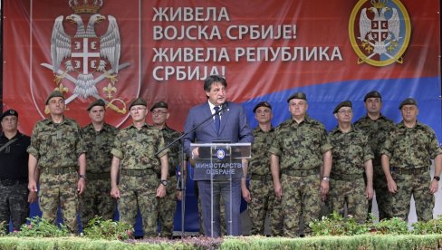 POKAŽITE DA ZASLUŽUJETE ZVANJE ELITE: Ministar Gašić sa kandidatima za prijem u specijalne jedinice POKAŽITE DA ZASLUŽUJETE ZVANJE ELITE: Ministar Gašić sa kandidatima za prijem u specijalne jedinice