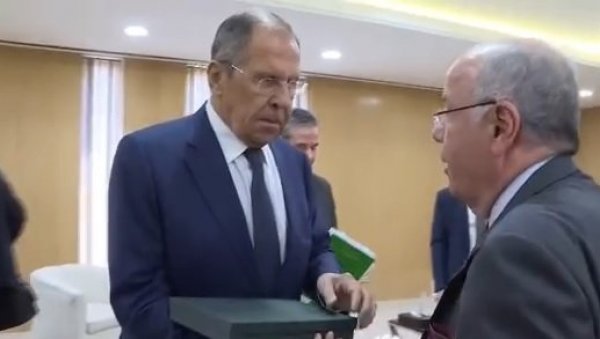 СЕРГЕЈ ЛАВРОВ ОВО УОПШТЕ НИЈЕ ОЧЕКИВАО: Ево шта му се десило у Ријаду (ВИДЕО) СЕРГЕЈ ЛАВРОВ ОВО УОПШТЕ НИЈЕ ОЧЕКИВАО: Ево шта му се десило у Ријаду (ВИДЕО)