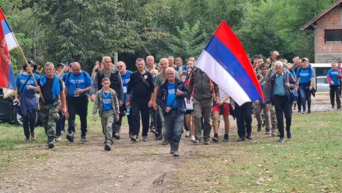 BOŠNJACI PROVOCIRALI RATNIM ZASTAVAMA BIH: Maršom obeležena 29. godišnjica proterivanja Srba sa područja Vozuće i Ozrena BOŠNJACI PROVOCIRALI RATNIM ZASTAVAMA BIH: Maršom obeležena 29. godišnjica proterivanja Srba sa područja Vozuće i Ozrena