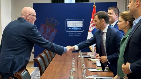 ВАЖАН САСТАНАК: Мали разговарао са председником Фискалног савета о важним и актуелним економским темама за развој наше земље (ФОТО) ВАЖАН САСТАНАК: Мали разговарао са председником Фискалног савета о важним и актуелним економским темама за развој наше земље (ФОТО)