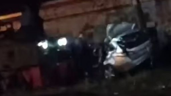 НОВИ ДЕТАЉИ НЕСРЕЋЕ НА ПРУЗИ У ВРЕОЦИМА: Познато у коме је стању возач и како је дошло до судара (ВИДЕО) НОВИ ДЕТАЉИ НЕСРЕЋЕ НА ПРУЗИ У ВРЕОЦИМА: Познато у коме је стању возач и како је дошло до судара (ВИДЕО)