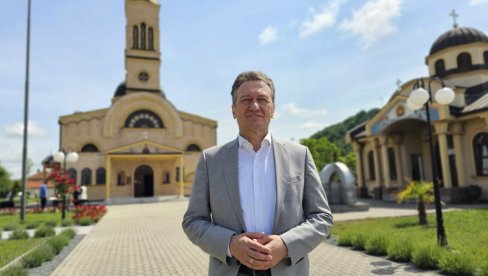 PRIZNANJE: Posle plakete grada Loznica, ugljevički načelnik, dobio u Srbiji i Zlatnu povelju Draga LJočić PRIZNANJE: Posle plakete grada Loznica, ugljevički načelnik, dobio u Srbiji i Zlatnu povelju Draga LJočić