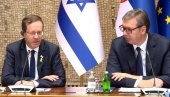 HERCOG U POSETI SRBIJI: Završeno obraćanje predsednika Vučića i Isaka Hercoga u Palati Srbija (VIDEO) HERCOG U POSETI SRBIJI: Završeno obraćanje predsednika Vučića i Isaka Hercoga u Palati Srbija (VIDEO)