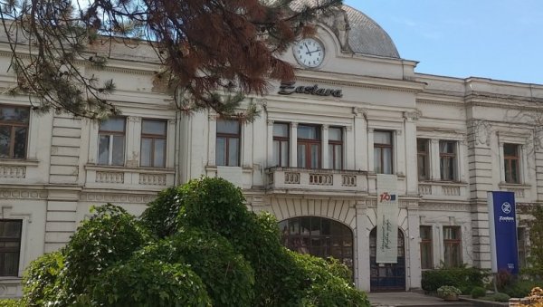 У КРАГУЈЕВЦУ КОНСТИТУИСАН ПРИВРЕДНИ САВЕТ: У првих пет месеци ове године раст извоза од 15% У КРАГУЈЕВЦУ КОНСТИТУИСАН ПРИВРЕДНИ САВЕТ: У првих пет месеци ове године раст извоза од 15%