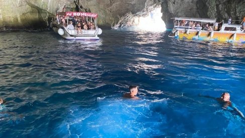 PLAVA ŠPILJA: Prirodni dragulj bez zaštite, vandali bez kazne PLAVA ŠPILJA: Prirodni dragulj bez zaštite, vandali bez kazne