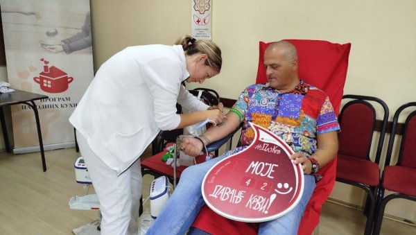 ЧАСТ МИ ЈЕ ШТО МОГУ ДА ДАМ КРВ: У Параћину данас прикупљено тридесетак јединица (ФОТО) ЧАСТ МИ ЈЕ ШТО МОГУ ДА ДАМ КРВ: У Параћину данас прикупљено тридесетак јединица (ФОТО)
