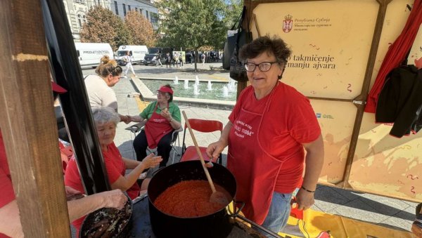 СУВА ДРВА, СМЕДЕРАВАЦ И ЦРВЕНА ПАПРИКА: Ово је тајна квалитетног ајвара СУВА ДРВА, СМЕДЕРАВАЦ И ЦРВЕНА ПАПРИКА: Ово је тајна квалитетног ајвара