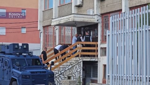 KURTIJEVI RAZBOJNICI UPALI U TREZOR NBS U LEPOSAVIĆU: Zaplenili preostale dinare i dokumentaciju KURTIJEVI RAZBOJNICI UPALI U TREZOR NBS U LEPOSAVIĆU: Zaplenili preostale dinare i dokumentaciju