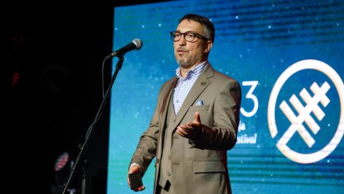 ЗЛАТНЕ АНТЕНЕ ЗА НАЈБОЉЕ: Ненад Миленковић о 14. Међународном фестивалу драма и серија, који се од 8. до 10. октобра одржава у Дому омладине ЗЛАТНЕ АНТЕНЕ ЗА НАЈБОЉЕ: Ненад Миленковић о 14. Међународном фестивалу драма и серија, који се од 8. до 10. октобра одржава у Дому омладине