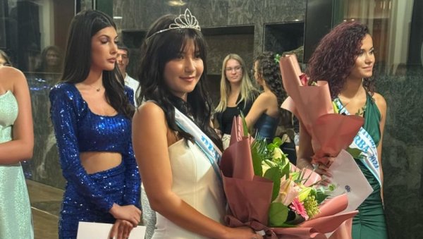 ТИЈАНА ЈЕ ВИНСКА ЛЕПОТИЦА: Изабрана пратиља Винка Лозића на „Данима бербе грожђа“ у Вршцу ТИЈАНА ЈЕ ВИНСКА ЛЕПОТИЦА: Изабрана пратиља Винка Лозића на „Данима бербе грожђа“ у Вршцу