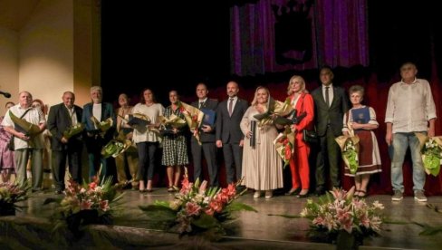 KONCERT VAN GOGA DAR SUGRAĐANIMA: Počeli Dani Opštine Bačka Topola KONCERT VAN GOGA DAR SUGRAĐANIMA: Počeli Dani Opštine Bačka Topola