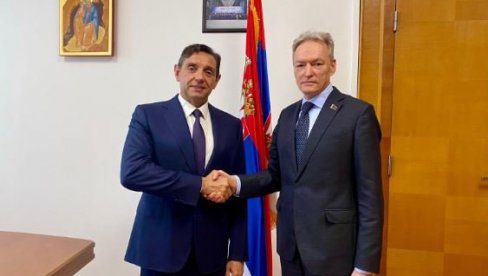 SARADNJA DVE ZEMLJE NA VISOKOM NIVOU: Vulin se sastao sa ambasadorom Belorusije SARADNJA DVE ZEMLJE NA VISOKOM NIVOU: Vulin se sastao sa ambasadorom Belorusije