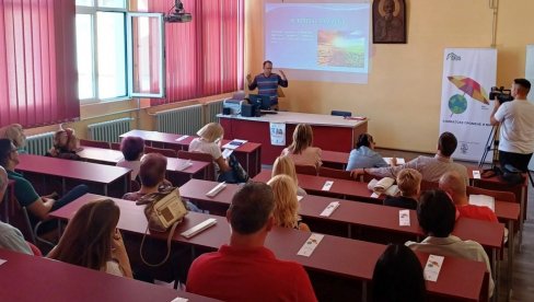 TOPLOTNI TALASI I ZDRAVLJE: U Paraćinu održana radionica EKOS-a TOPLOTNI TALASI I ZDRAVLJE: U Paraćinu održana radionica EKOS-a
