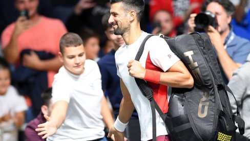 KAKVA MUZIKA! Evo šta je pušteno kada su Đoković i Međedović izašli na teren protiv Grka (VIDEO) KAKVA MUZIKA! Evo šta je pušteno kada su Đoković i Međedović izašli na teren protiv Grka (VIDEO)