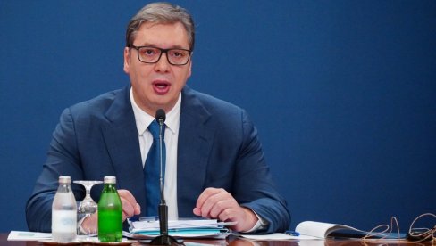 ЗАШТО НИЈЕ ДОНЕТА ОДЛУКА О ОКУПАЦИЈИ? Вучић објаснио - Не смемо да им дамо статус легалне оружане силе ЗАШТО НИЈЕ ДОНЕТА ОДЛУКА О ОКУПАЦИЈИ? Вучић објаснио - Не смемо да им дамо статус легалне оружане силе