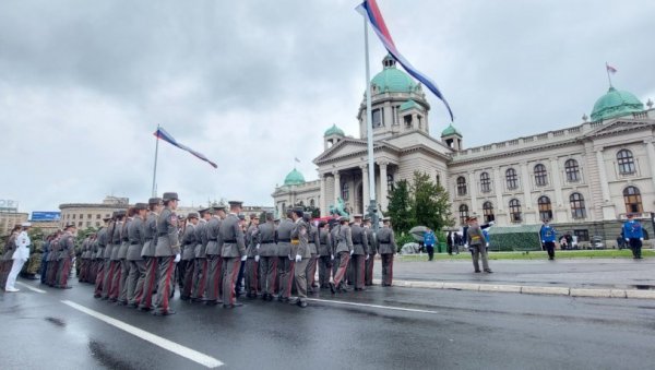 БЕДЕМ НАШЕ ОТАЏБИНЕ, УВЕК УЗ СВОЈ НАРОД: Промоција 177 најмлађих официра Војске Србије БЕДЕМ НАШЕ ОТАЏБИНЕ, УВЕК УЗ СВОЈ НАРОД: Промоција 177 најмлађих официра Војске Србије