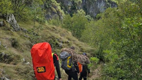 MUŠKARAC ZADOBIO POVREDU NOGE: U kanjonu Nevidio povređen državljanin Srbije MUŠKARAC ZADOBIO POVREDU NOGE: U kanjonu Nevidio povređen državljanin Srbije