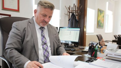 НА ВИДЕЛУ ГРАЂА ВРЕДНИЈА ОД ЗЛАТА: Интервју - ДР Небојша Кузмановић, директор Архива Војводине НА ВИДЕЛУ ГРАЂА ВРЕДНИЈА ОД ЗЛАТА: Интервју - ДР Небојша Кузмановић, директор Архива Војводине