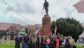 VENCI NA SPOMENIK POBEDNIKU: U Paraćinu obeležen Dan srpskog jedinstva i zastave (FOTO) VENCI NA SPOMENIK POBEDNIKU: U Paraćinu obeležen Dan srpskog jedinstva i zastave (FOTO)