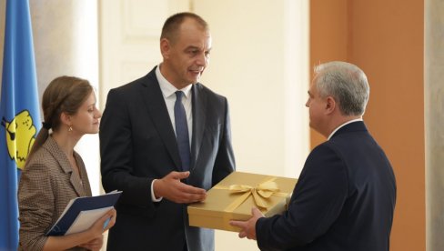 ПОБРАТИМ СЛАВИ 882. РОЂЕНДАН : Званичници Новог Сада на данима града Гомеља у Белорусији (ФОТО) ПОБРАТИМ СЛАВИ 882. РОЂЕНДАН : Званичници Новог Сада на данима града Гомеља у Белорусији (ФОТО)