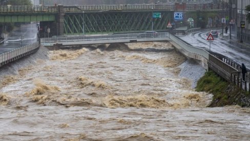 POPLAVE EVAKUIŠU EVROPLJANE: U strahu od sutrašnjice, građani napuštaju domove, traže se nestali POPLAVE EVAKUIŠU EVROPLJANE: U strahu od sutrašnjice, građani napuštaju domove, traže se nestali