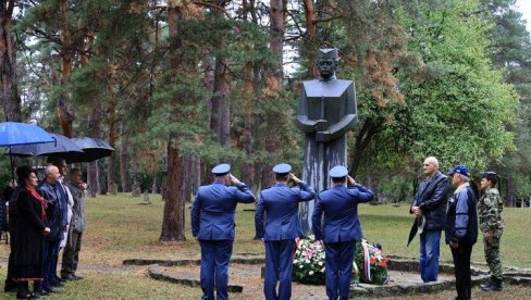 GODIŠNJICA PROBOJA SOLUNSKOG FRONTA OBELEŽENA U KRAGUJEVCU: Simbol srpskog jedinstva, slobode i nacionalne zastave GODIŠNJICA PROBOJA SOLUNSKOG FRONTA OBELEŽENA U KRAGUJEVCU: Simbol srpskog jedinstva, slobode i nacionalne zastave