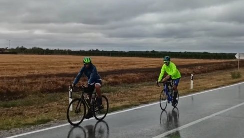 ZA MALE HEROJE SAKUPILI VIŠE OD 10.000 EVRA: Marko i Balša u humanitarnom ultratriatlonu za kupovinu aparata za lečenje dece bolesne od raka ZA MALE HEROJE SAKUPILI VIŠE OD 10.000 EVRA: Marko i Balša u humanitarnom ultratriatlonu za kupovinu aparata za lečenje dece bolesne od raka