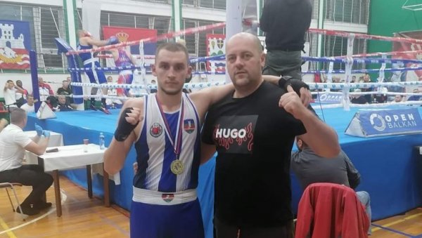 БРАВО АХМЕДЕ! Маврић, троструки шампион Србије у боксу БРАВО АХМЕДЕ! Маврић, троструки шампион Србије у боксу