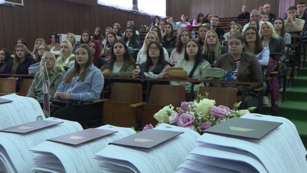 ПРИМЉЕНА НОВА ГЕНЕРАЦИЈА БРУЦОША: Факултет педагошких наука у Јагодини ПРИМЉЕНА НОВА ГЕНЕРАЦИЈА БРУЦОША: Факултет педагошких наука у Јагодини