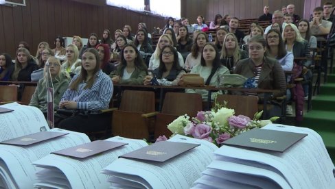 PRIMLJENA NOVA GENERACIJA BRUCOŠA: Fakultet pedagoških nauka u Jagodini PRIMLJENA NOVA GENERACIJA BRUCOŠA: Fakultet pedagoških nauka u Jagodini
