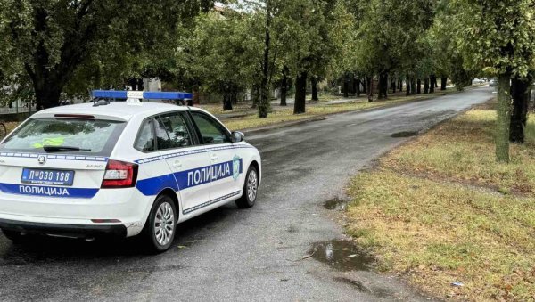 НАЛЕТЕО АУТОМ НА ЖЕНУ (70) И УБИО ЈЕ: Саобраћајна несрећа у Српској Црњи НАЛЕТЕО АУТОМ НА ЖЕНУ (70) И УБИО ЈЕ: Саобраћајна несрећа у Српској Црњи