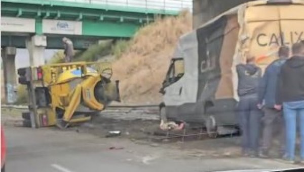 СТРАВИЧАН СУДАР НА ПАНЧЕВАЧКОМ МОСТУ: Учествовало шест аутомобила, више поврђених (ВИДЕО) СТРАВИЧАН СУДАР НА ПАНЧЕВАЧКОМ МОСТУ: Учествовало шест аутомобила, више поврђених (ВИДЕО)